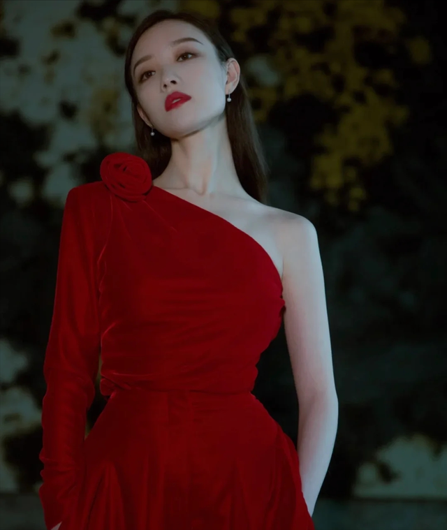 杨幂|新年到了 看看倪妮红色穿搭