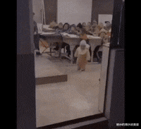 姐姐|“这是阿里巴巴20年前的招聘广告，那时的工资真的不低哈！”