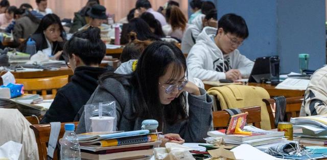 狮子座|研究生毕业后,能拿“几十万”年薪吗?过来人:这类研究生可以