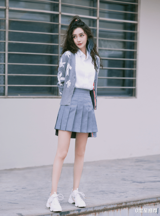 0度星推荐|杨颖部落造型火爆全网,麻绳当裙子太别致,“内搭裤”却清晰可见