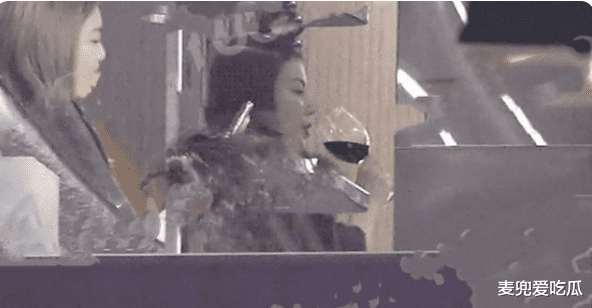 王菲|52岁王菲近照曝光？身材暴瘦显苍老，点8瓶红酒霸气十足