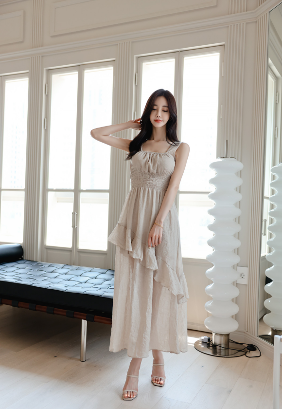 美图美景欣赏|2021最新孙允珠时尚写真：檀木灰棕幕帘梦纱婉约百褶裙