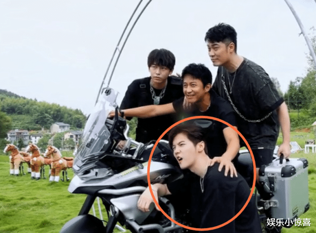 鹿晗|五哈第二季阵容官宣,全员拍摄宣传片时,鹿晗白得像被P上的