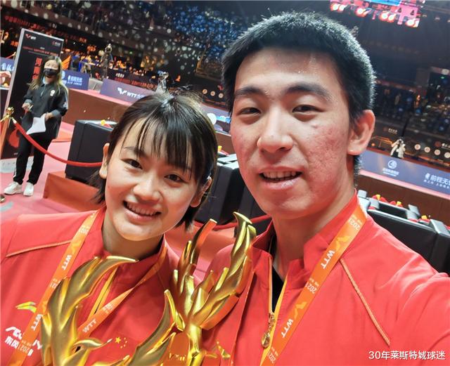 劉詩(shī)雯|許昕劉詩(shī)雯尷尬嗎？陪練奪冠爆料：我們還有潛力！現(xiàn)場(chǎng)掌聲雷動(dòng)