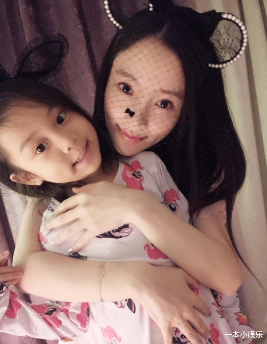 郭德纲|好妈妈人设崩塌！李小璐晒8岁女儿照片被骂惨：你怎么这样养孩子