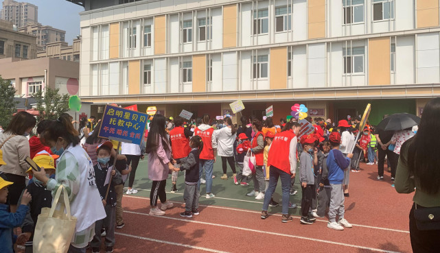 热点微评社 拒绝和解！7岁男孩向“同学饭菜”吐口水：被打了3个耳光！