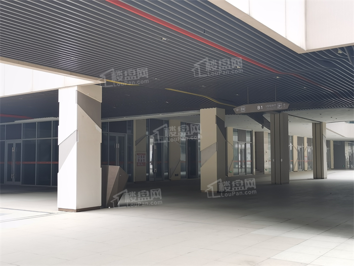 万科|南宁五象总部基地商业生存调查：是欣欣向荣还是奄奄一息？