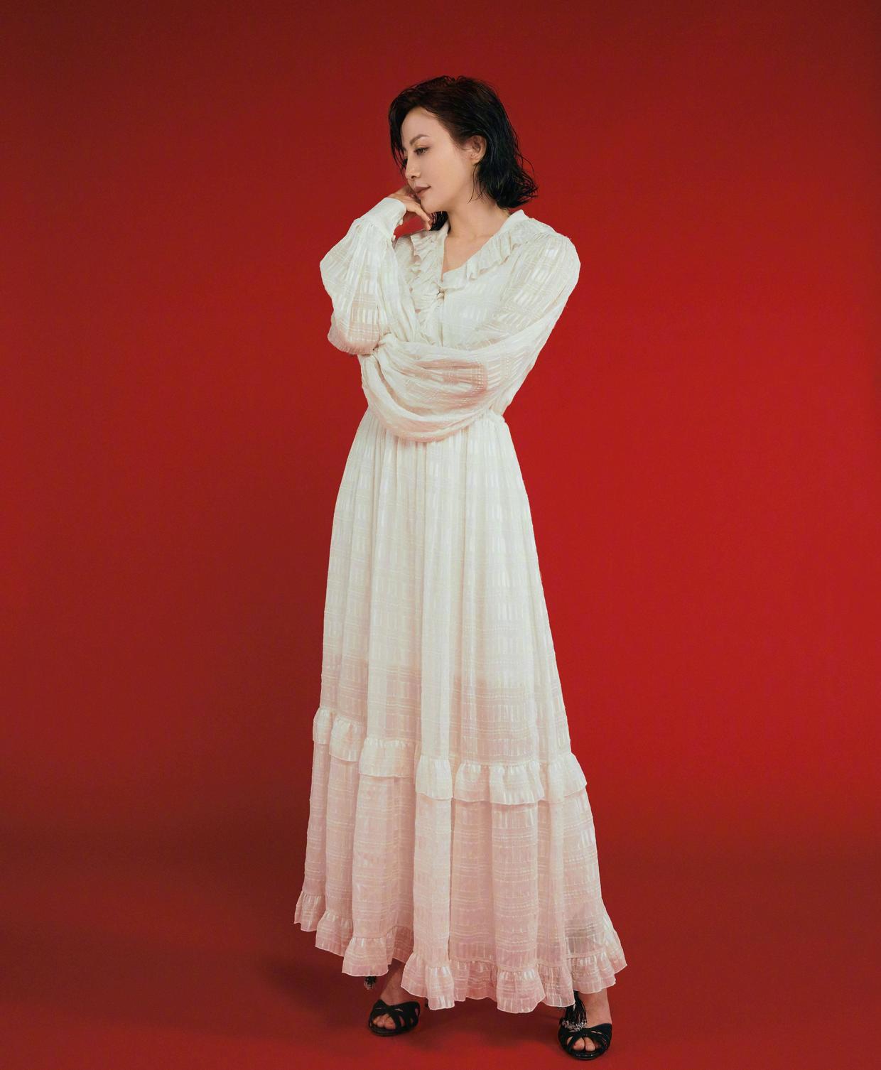 何有强|52岁的陶红状态超好，穿黑色蕾丝上衣搭配阔腿裤，魅力全开！