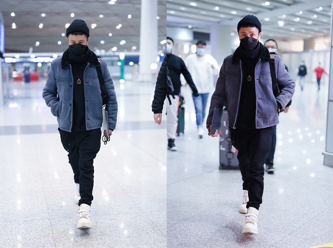 陈坤|45岁的陈坤把自己打扮得像20岁小伙，穿一身黑少年感满满，好年轻