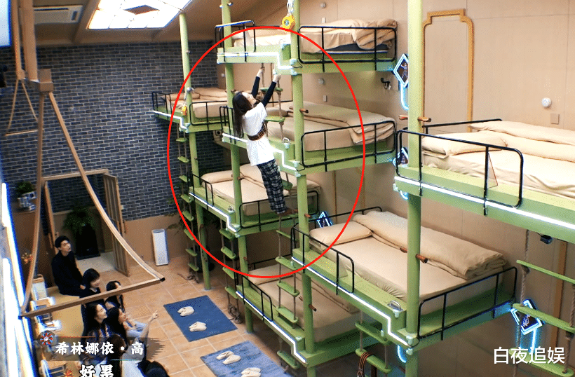 硬糖少女303|硬糖少女团综遭吐槽，把嘉宾安全当儿戏，希林睡5米高的床引热议
