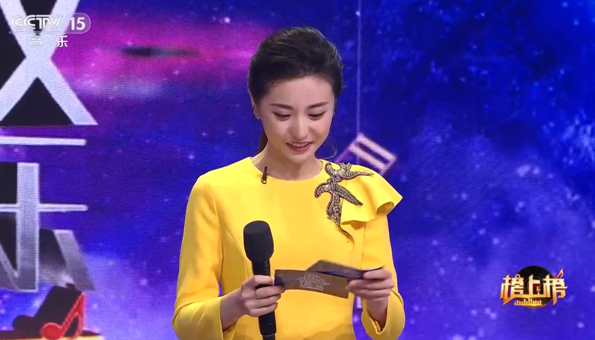 主持人|张舒越主持直播类型综艺出现明显失误，任鲁豫上演教科书式教学