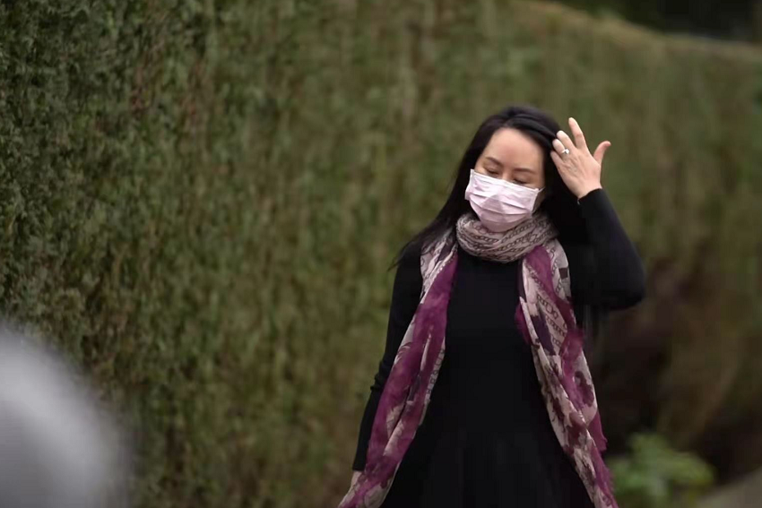 孟晚舟|49岁孟晚舟近照曝光！穿开叉裙戴脚镣化身时髦精，身材瘦了更美丽