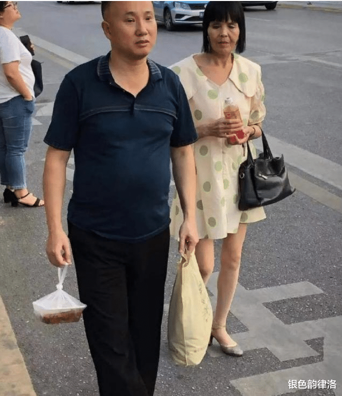 “终于相信有美人鱼了,这具骸骨,就是最好的证明!”