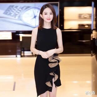 蓓小西|赵丽颖的早秋造型太成功,休闲外套配连帽卫衣,松松搭配真时髦