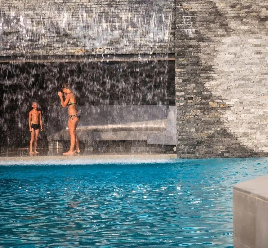 亿伽设计│温泉设计│洗浴设计│酒店设计│山坡上的建筑：KC格兰德温泉度假酒店