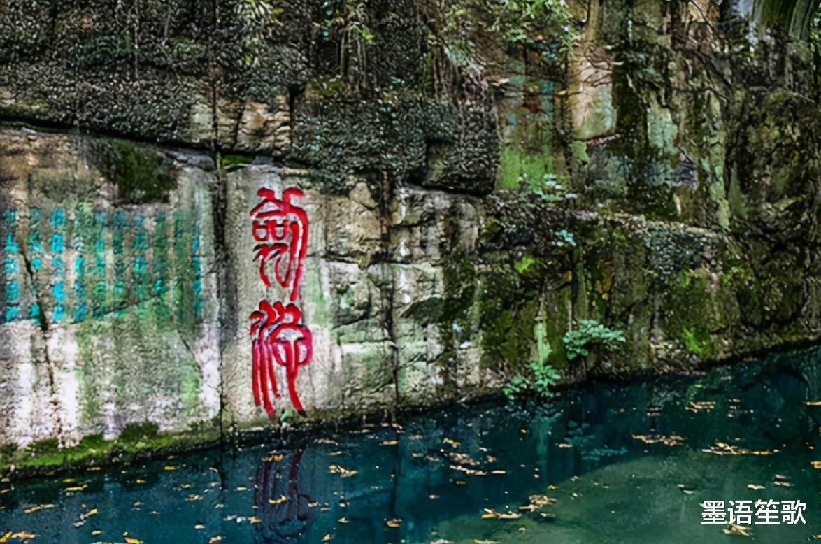 历史揭秘|江苏古墓藏3000把宝剑，为何千年来没人盗取，专家抽干水发现奥妙