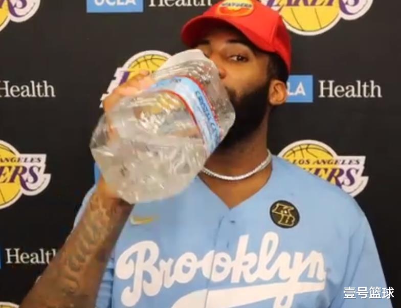 湖人队|狂饮两大桶水！湖人冠军拼图打出最佳一战，3000万年薪回来了