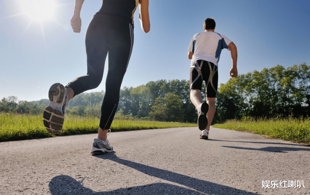 肝脏|男人“糟蹋”肝脏的5个行为，烟酒未上榜，榜首让不少人“脸红”