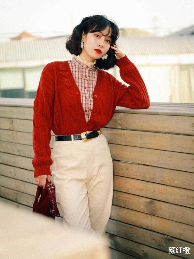 颜红橙 冬天穿衣一定要来件复古红，典雅高级又有代入感，上身之后就很美