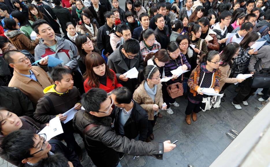 吴洪娜聊说育儿|“别随便让孩子考公”，老人一番话揭开现实，选择放弃也是种希望