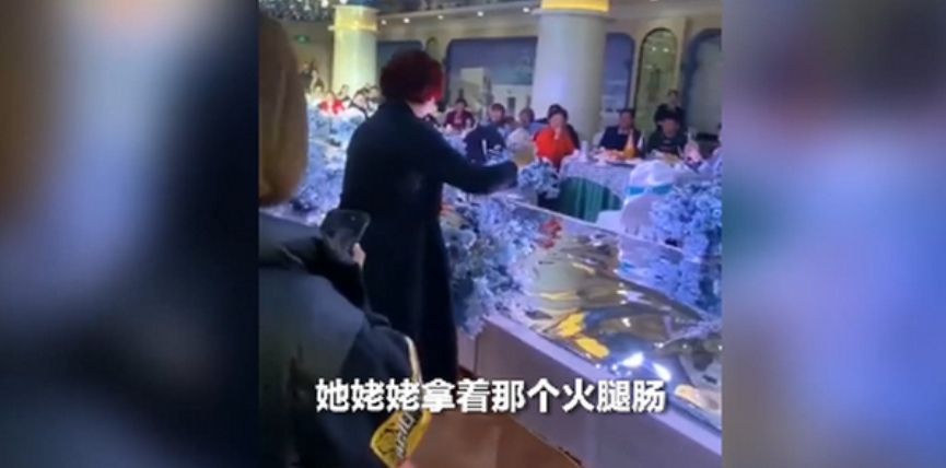 評理三分鐘 河南一小花童婚禮上送戒指迷路，姥姥側面一站，一招機智化解！