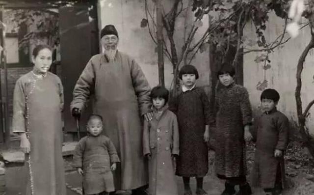 霞驿站 5旬老人娶18岁少女,后生7子女,93岁只愿娶22岁漂亮老婆