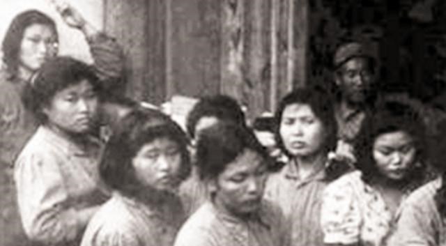 日军|她因太美被日军带走，“慰安椅”上受尽折磨，救下时将士泣不成声