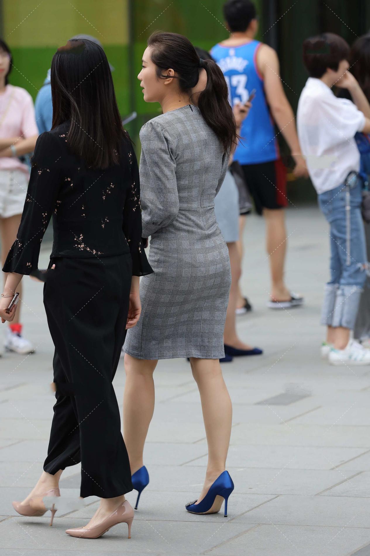 千鸟格|优雅千鸟格连衣裙，利落马尾尽显干练，蓝色高时髦个性