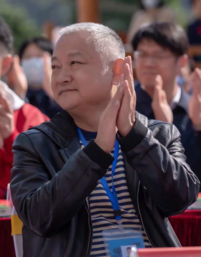 张艺兴|红楼梦演员合拍电视剧!57岁贾宝玉满头白发,61岁柳湘莲帅气依旧