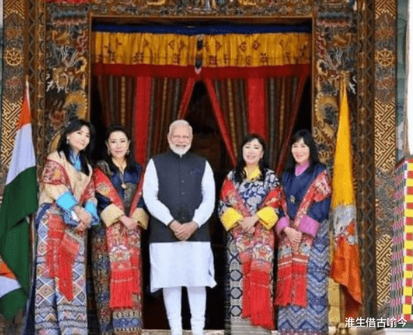 不丹4位王母一起迎接印度總理莫迪，4姐妹一起嫁老國王，不分嫡庶-圖10