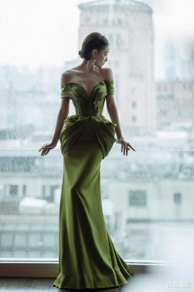 毛晓彤|2021红毯吸睛的12位女星，一个比一个性感，毛晓彤堪称纯欲天花板