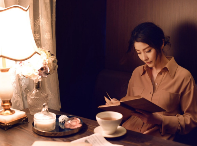 陈慧琳|《女心理师》即将来袭,陈慧琳罕见献唱,49岁美貌一如当初