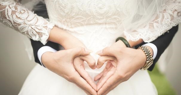 高圆圆|妙龄少女当“小三”，给50岁大叔生儿子还和原配3人同居，真爱？