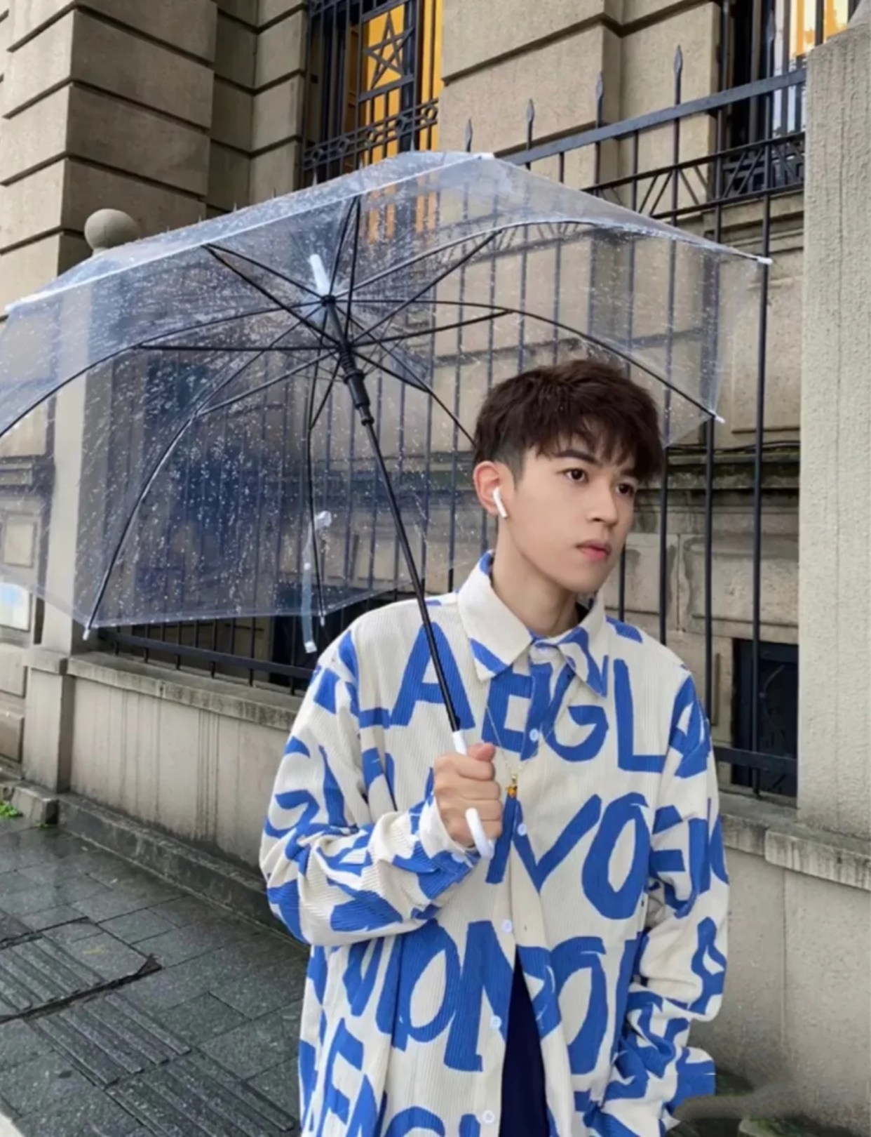 大学|“这哪是人干的活？”年薪10万的男老师“裸辞”，坦言宁愿送外卖