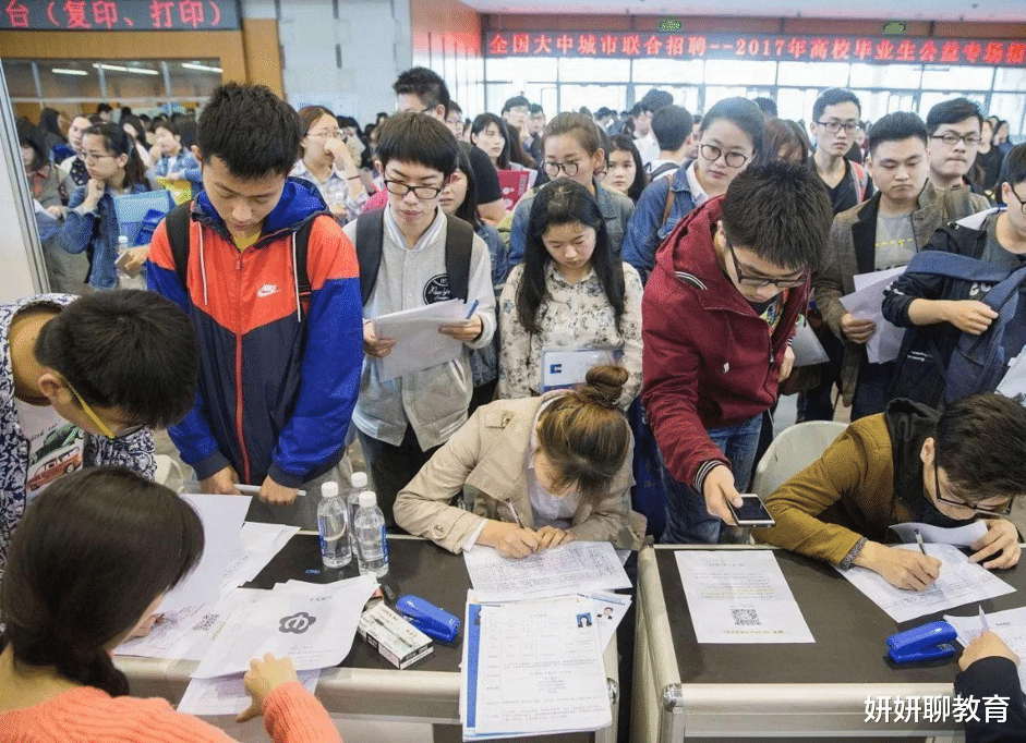 入殓师|大学生辛苦考入“烟草局”，工作半年却选择离职，原因过于扎心