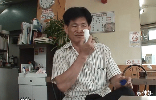 发型 故事:韩国50岁大叔拿风油精当眼药水,一天用掉一整瓶,现状如何