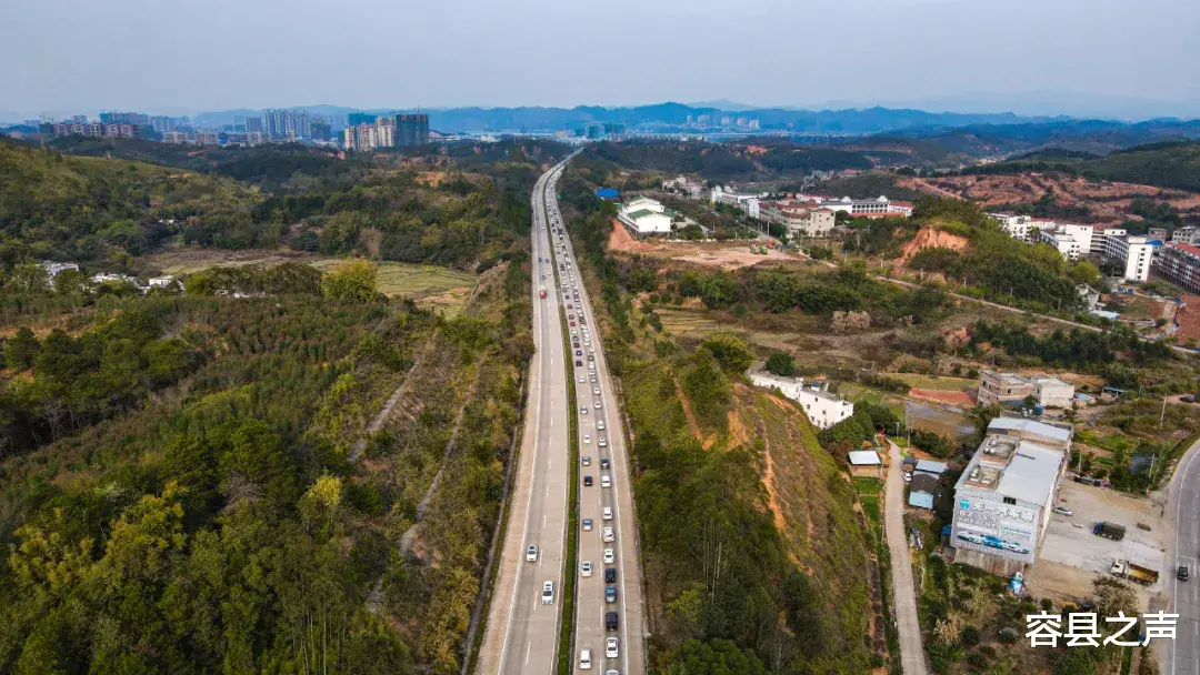 容县之声 节后返程高峰来袭，堵堵堵！广西高速上演堵车大片，从白天堵到黑夜