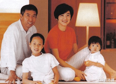 林青霞|林青霞：被与秦汉秦祥林的三角恋情困了半生，还是没逃过现实