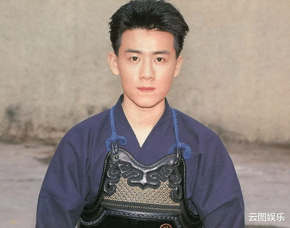 王书麒|54岁王书麒近照变化大，30年前已回内地跑商演，被曝拥上亿身家