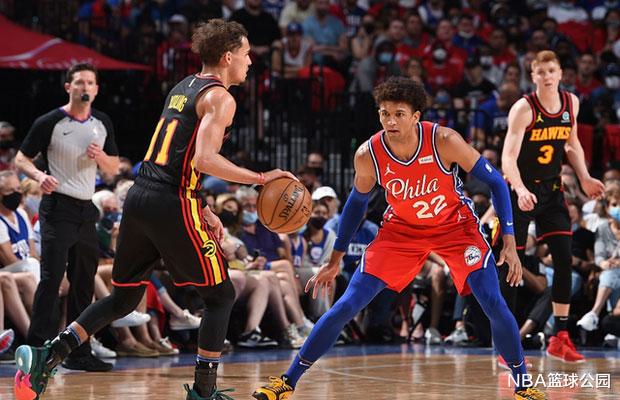 乔尔·恩比德|40+13！恩比德太狠，联手霍华德锤爆东部黑马，卡佩拉被打回原形