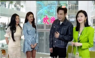 李现|有种“献丑”叫网红和明星合影，相机变照妖镜，看到李现：认真的吗？
