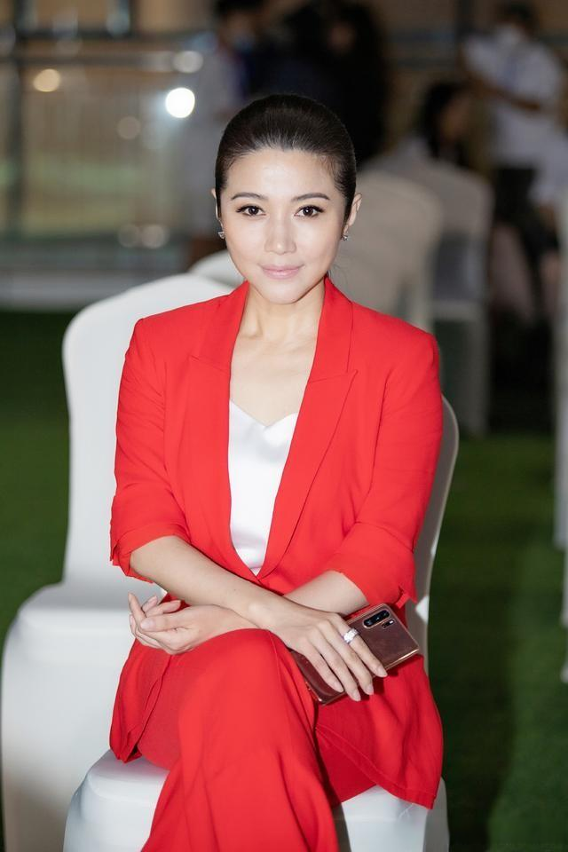 颜丙燕|影后颜丙燕，49岁的她，依旧是单身一人！光芒四射的影后也愁嫁