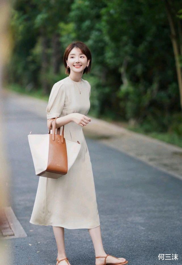 何三沫|在炎热的夏季穿什么服装才合适？清新透气的穿搭，精致又舒适