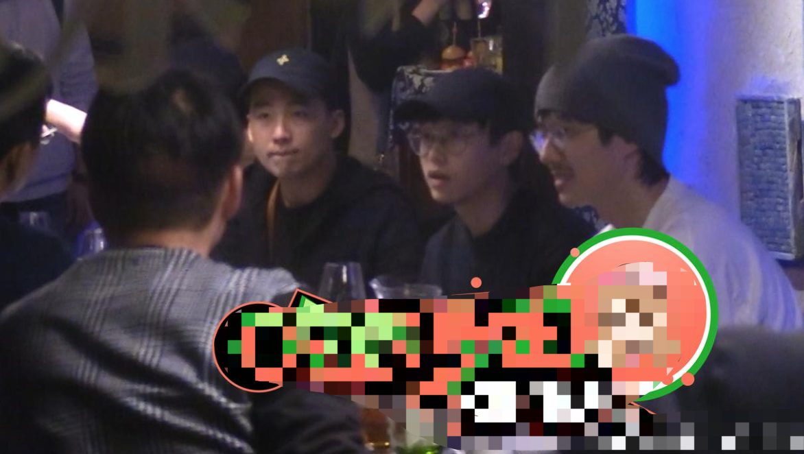 刘昊然|娱乐圈三小生齐聚一堂，刘昊然胡子拉碴，与郭麒麟彭昱畅同框似差辈