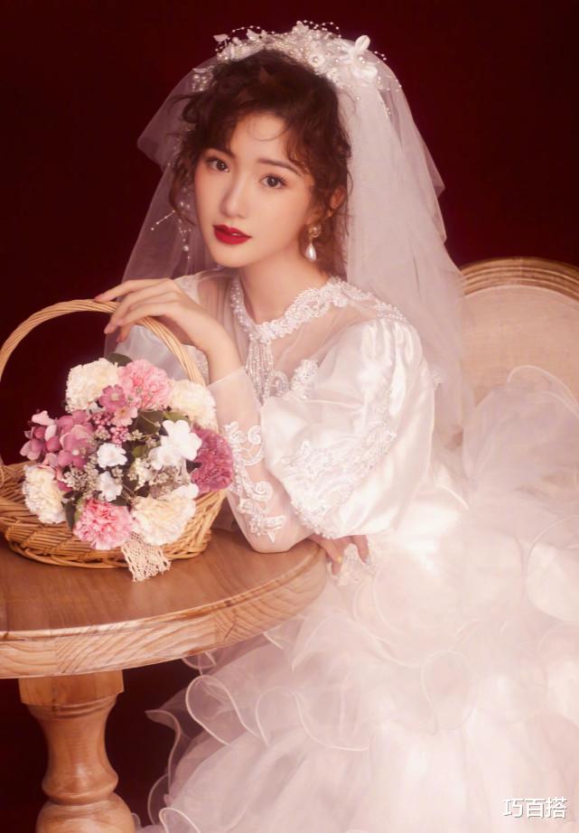 巧百搭|毛晓彤美出新高度，婚纱照复古又气质，一不小心惊艳四座