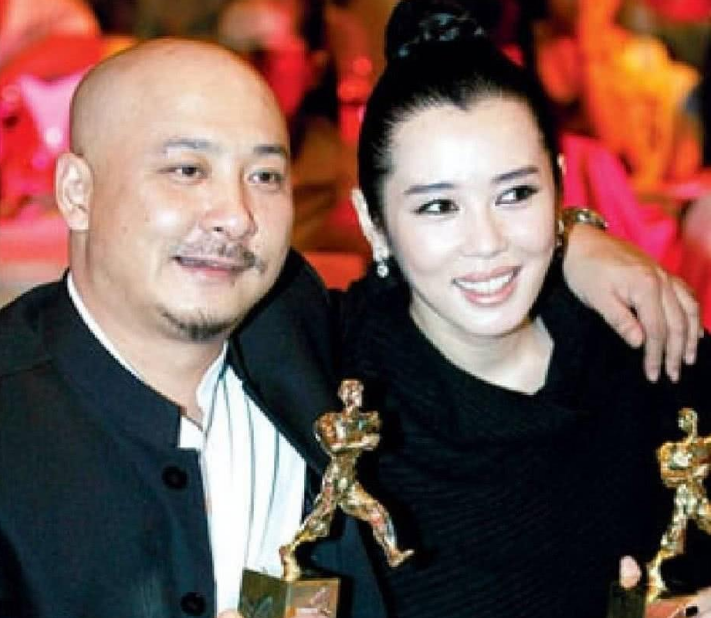 余男|黄渤被她吻到害羞，与王全安相爱12年被抛弃，如今身价40亿仍单身