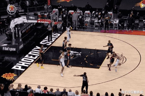 保罗|保罗犯规！詹姆斯空中失衡痛苦倒地 双方又多人冲突 裁判连吹4T一人被逐