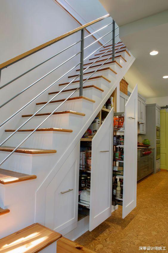 深零设计师姚工|我从来没后悔过，楼梯下做竖排收纳，能抵得上至少一个小型功能区