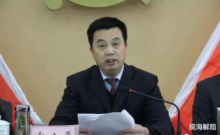 多次收受紫砂壶、年份茅台酒的市委原书记,曾为“黑老大”说情抹案、站台撑腰