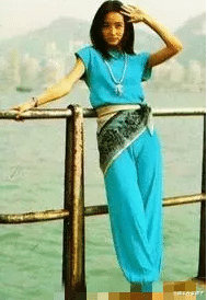 三姨太在买裙子 史上最全林青霞私服照大放送 这些款式穿30年都不过时